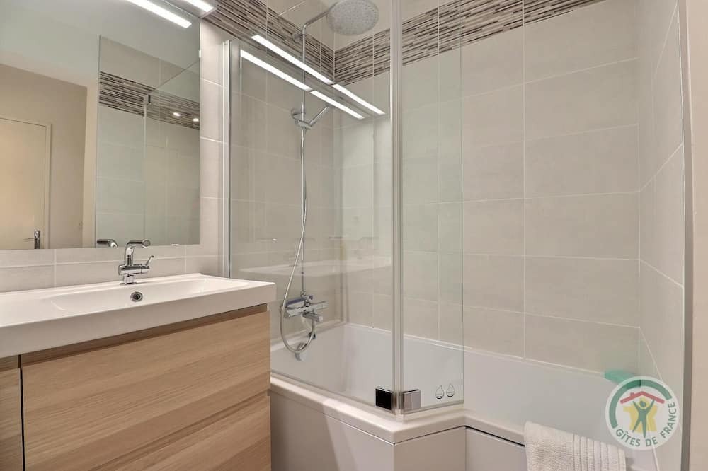 Photo of Bathroom in Colombier - Champ de Mars