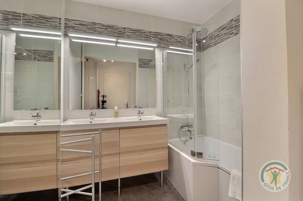 Photo of Bathroom in Colombier - Champ de Mars