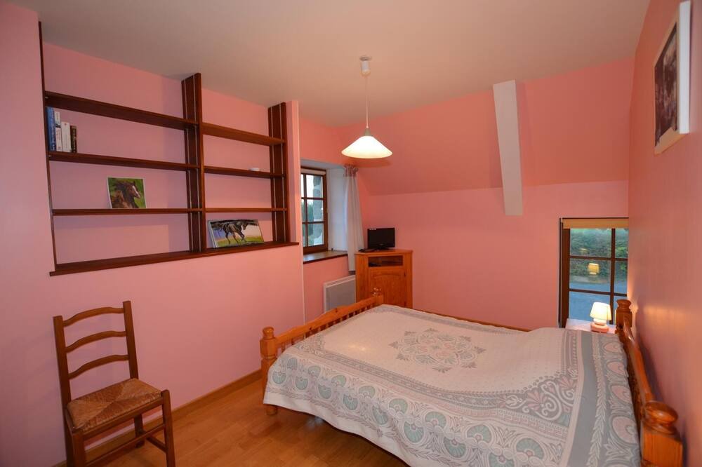 Photo of Bedroom in Saint-Coulomb