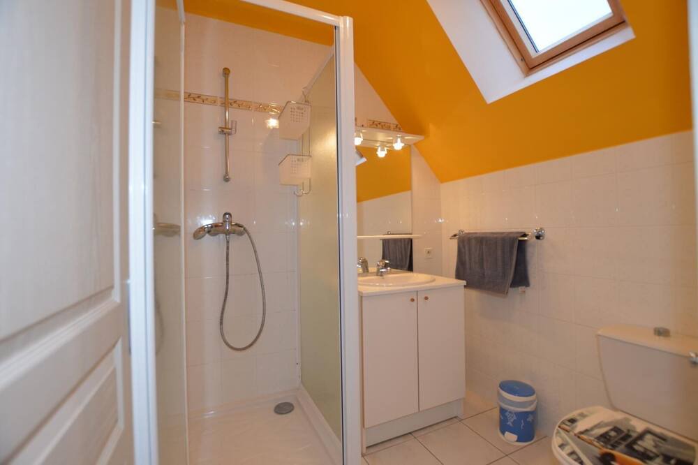Photo of Bathroom in Saint-Coulomb