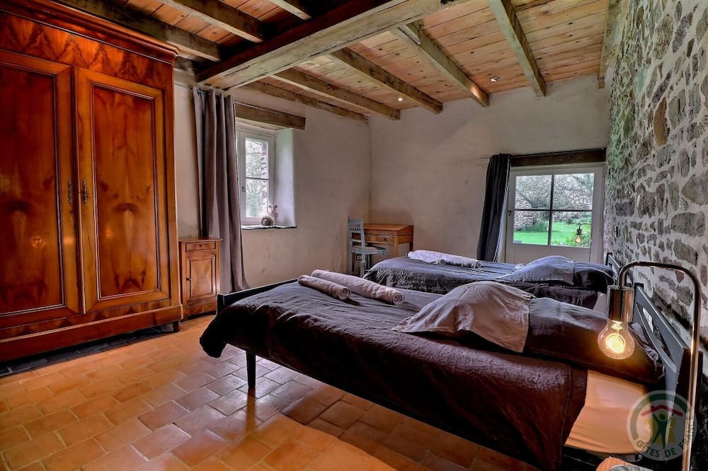 Photo of Bedroom in Coesmes