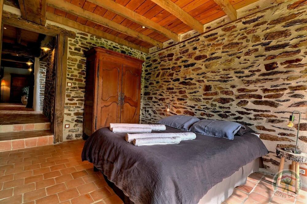 Photo of Bedroom in Coesmes