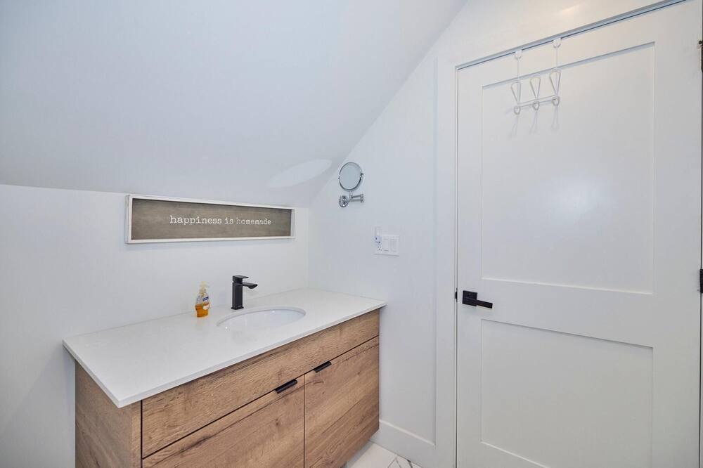 Photo of Bathroom in Niagara Falls