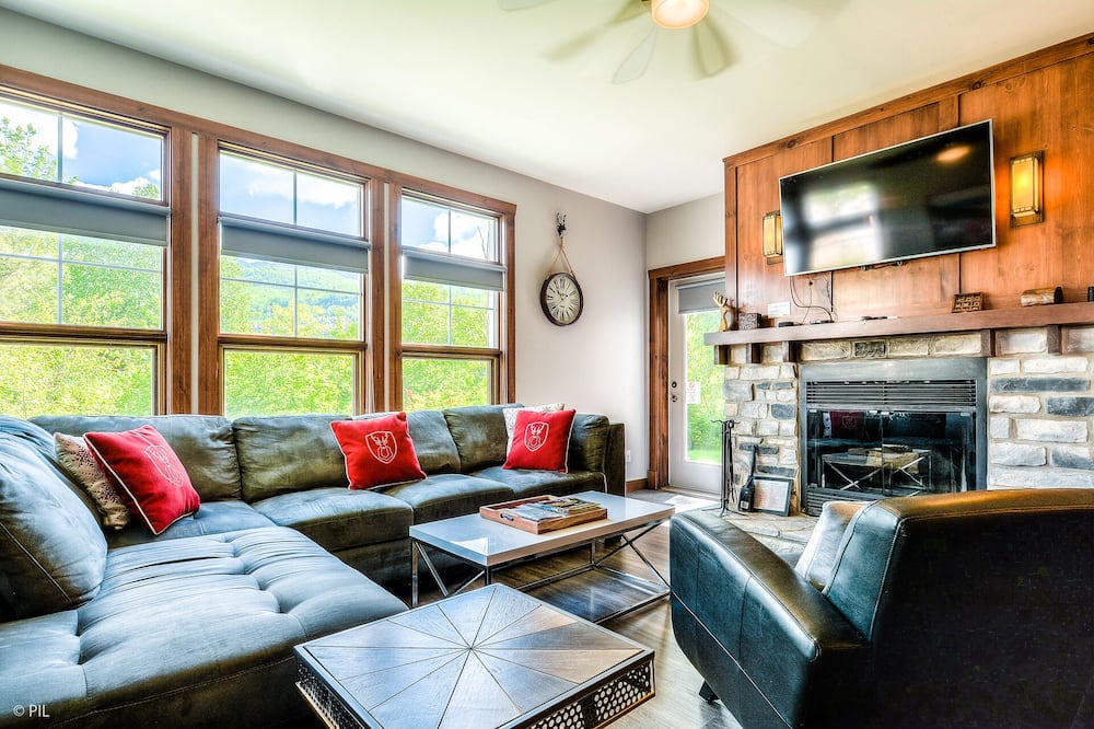 Photo of Livingroom in Tremblant-Les-Eaux