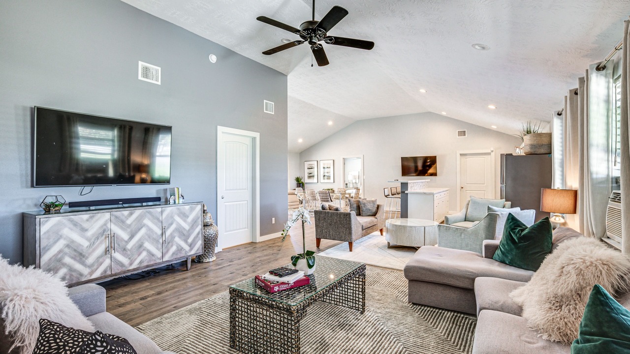 Photo of Livingroom in College Station
