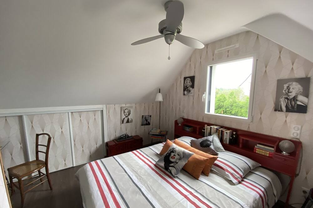 Photo of Bedroom in Larmor-Baden