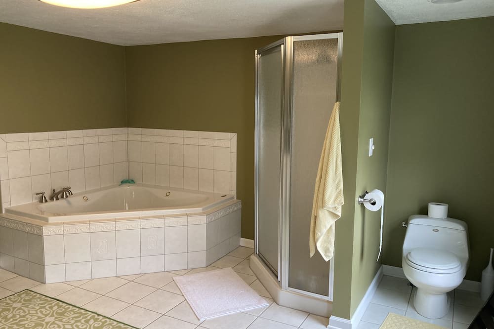 Photo of Bathroom in Jacobs Creek