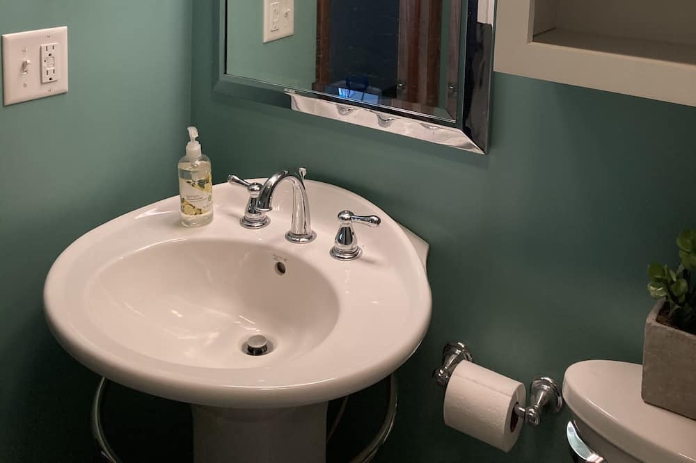 Photo of Bathroom in Jacobs Creek