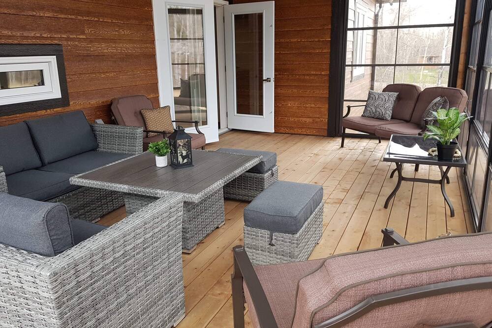 Photo of Livingroom in Onanole