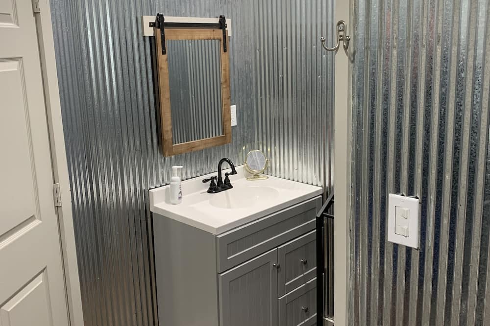 Photo of Bathroom in Mountainburg
