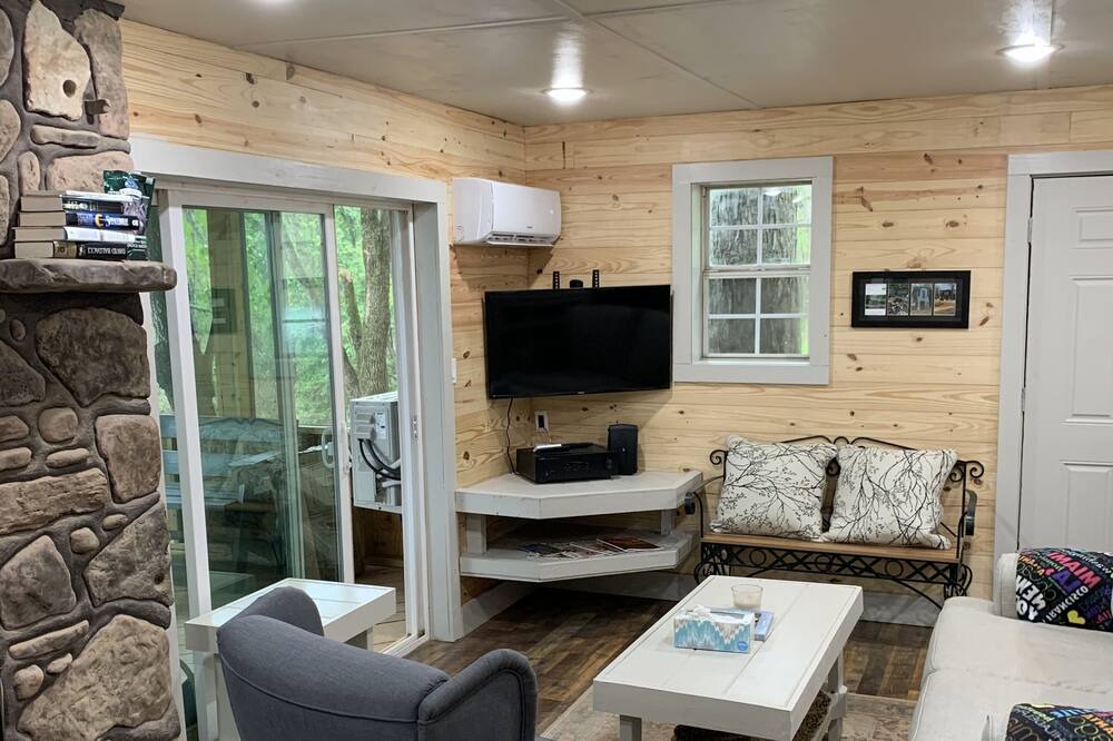 Photo of Livingroom in Mountainburg