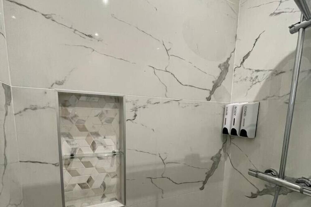 Photo of Bathroom in Le Plessis-Robinson