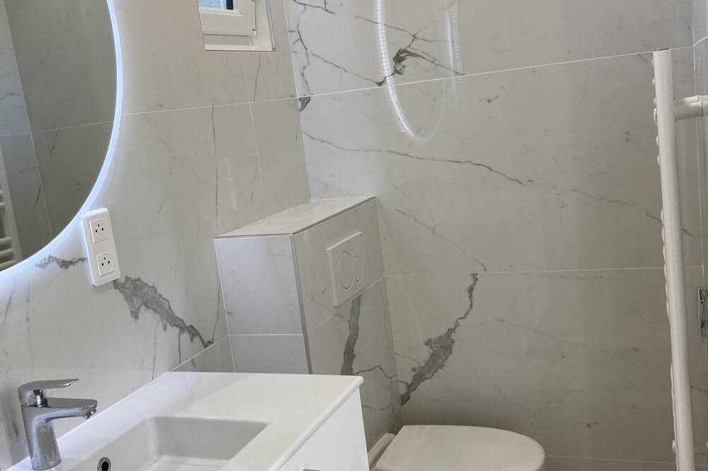 Photo of Bathroom in Le Plessis-Robinson