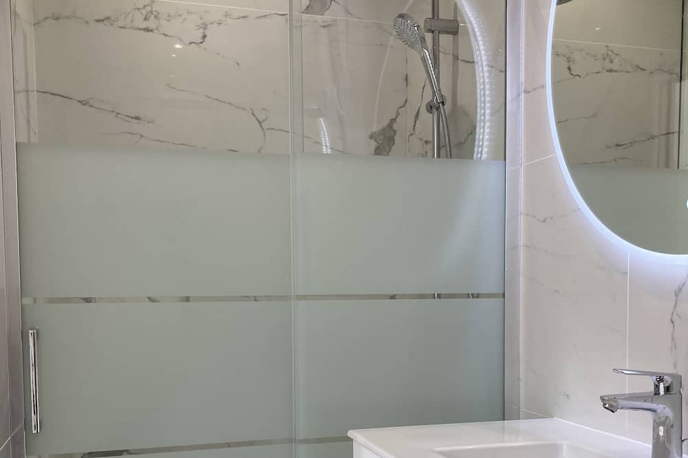 Photo of Bathroom in Le Plessis-Robinson