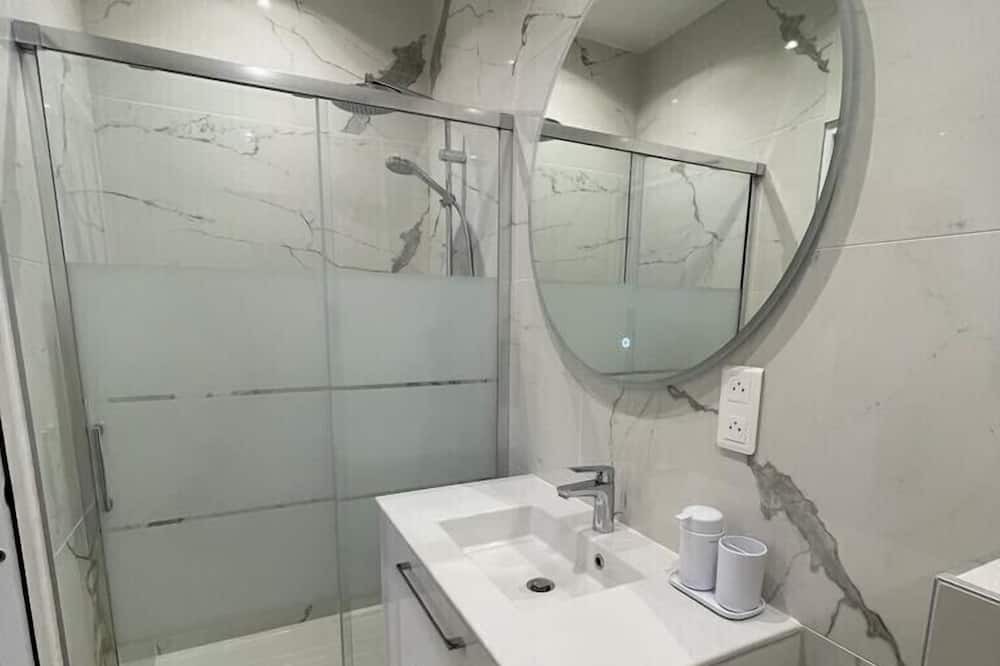 Photo of Bathroom in Le Plessis-Robinson