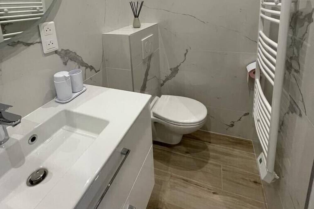 Photo of Bathroom in Le Plessis-Robinson