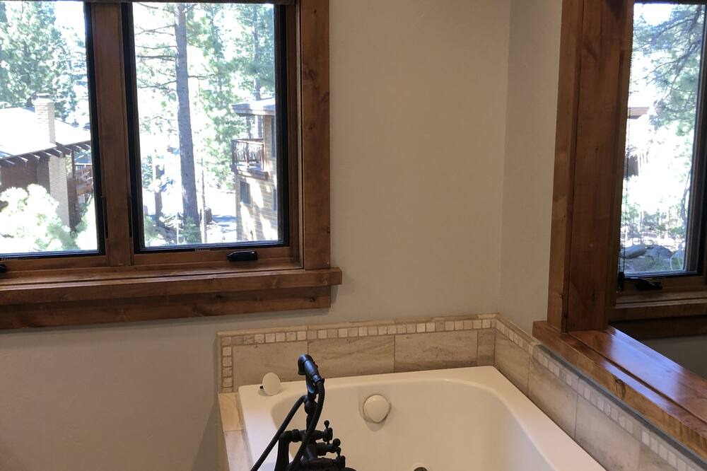 Photo of Bathroom in Lake Forest