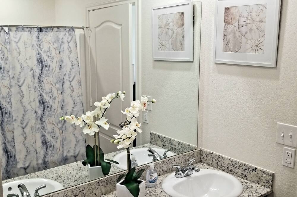 Photo of Bathroom in Killeen