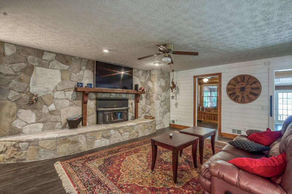 Photo of Livingroom in Eatonton