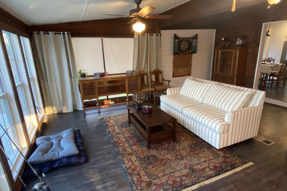 Photo of Livingroom in Eatonton