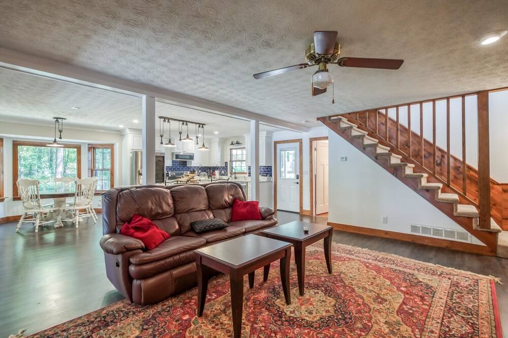 Photo of Livingroom in Eatonton