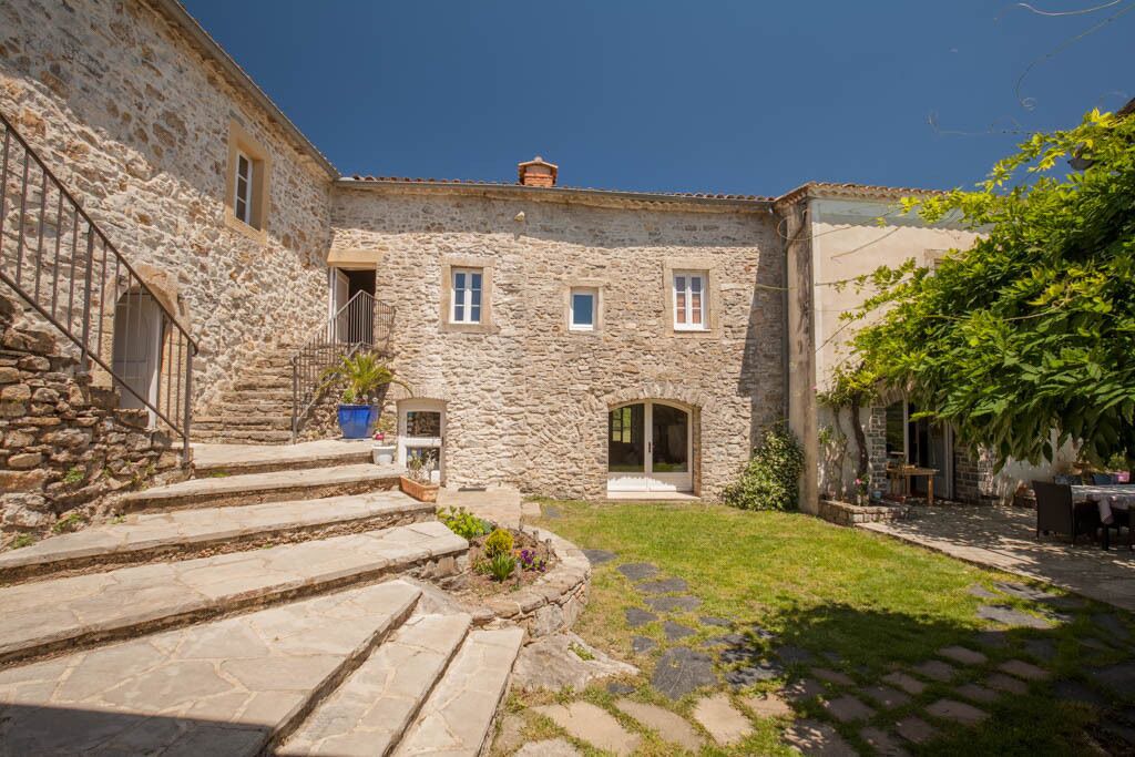 Photo of Outdoor in Rousson