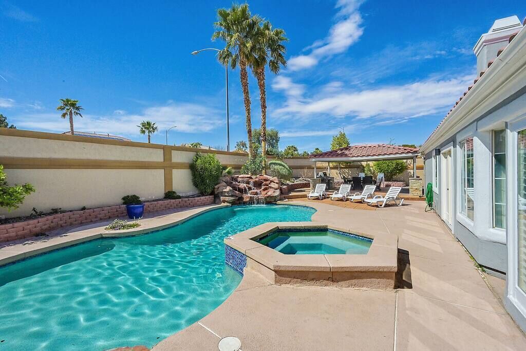 Photo of Outdoor in Spring Valley