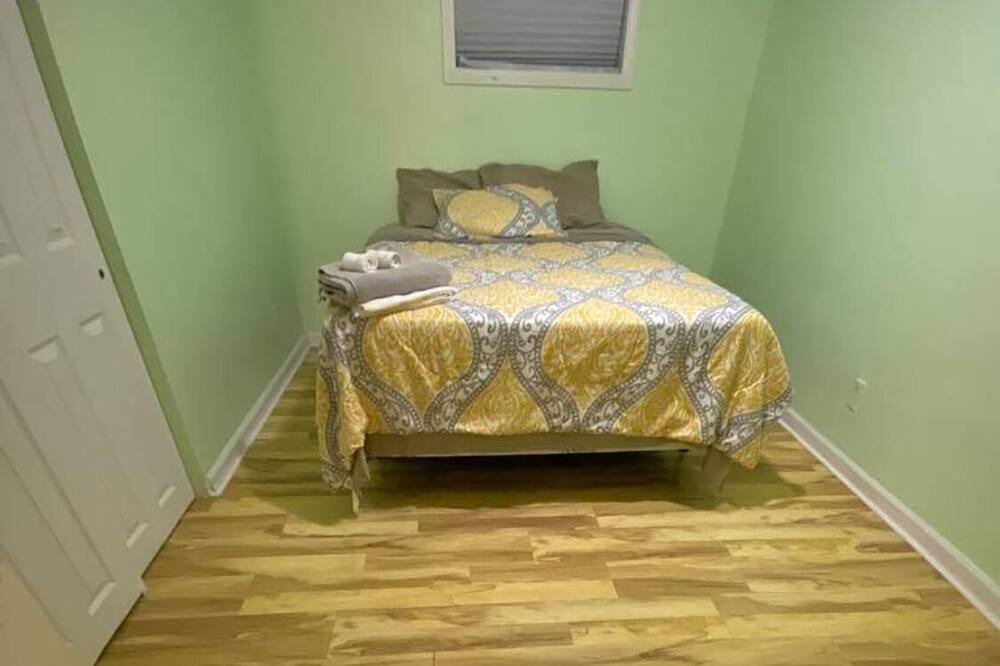 Photo of Bedroom in Garfield