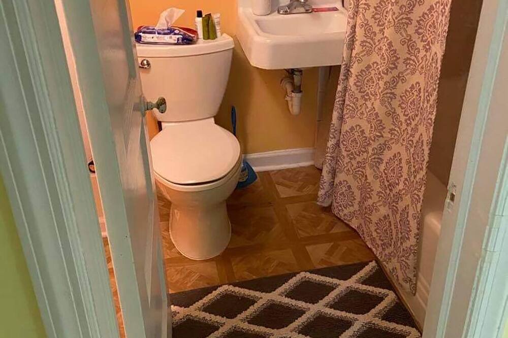 Photo of Bathroom in Garfield