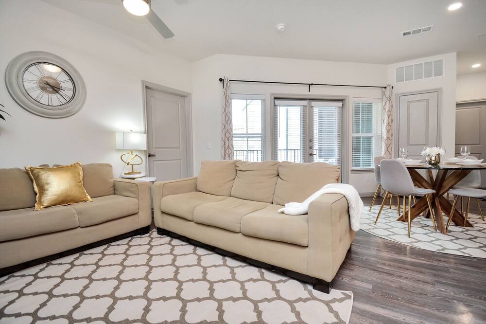 Photo of Livingroom in Pleasant Valley