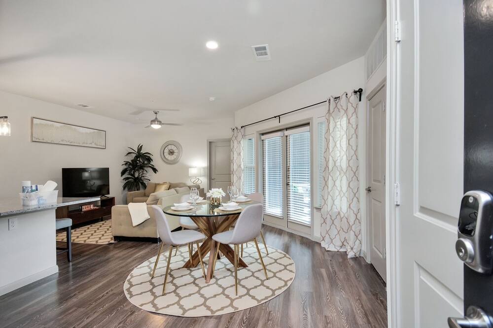 Photo of Livingroom in Pleasant Valley