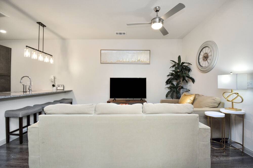 Photo of Livingroom in Pleasant Valley