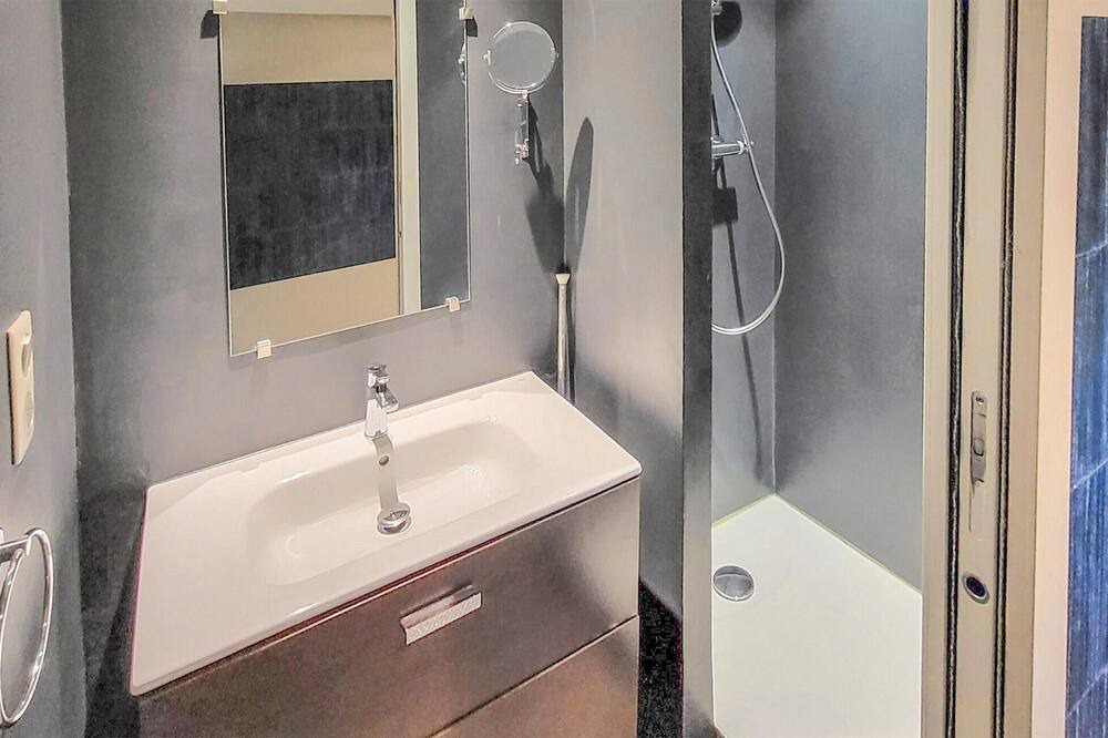 Photo of Bathroom in Pouzilhac