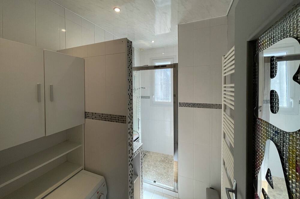 Photo of Bathroom in Blere