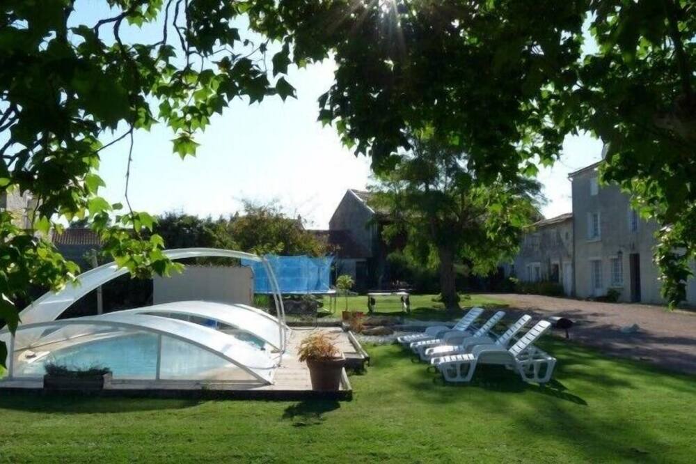 Photo of Outdoor in La Creche