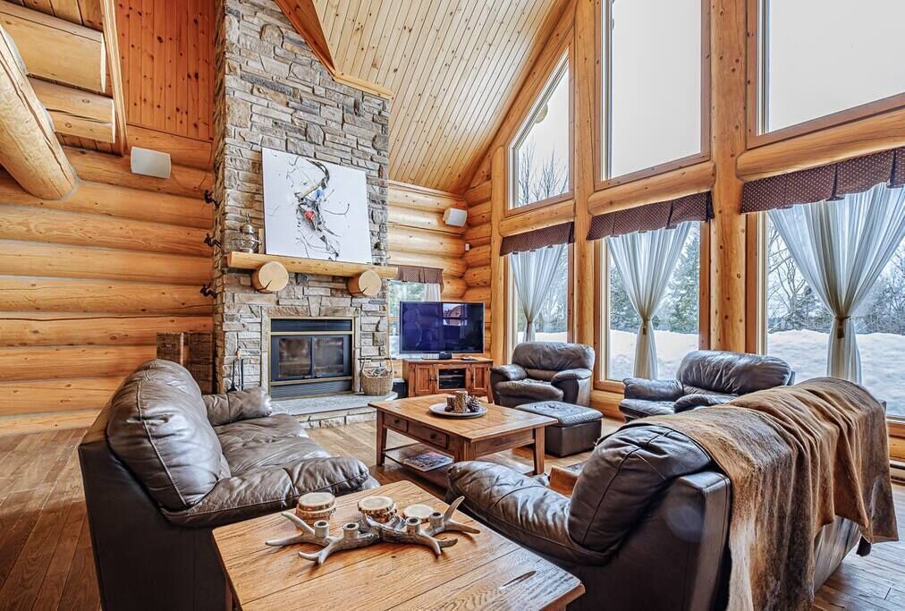 Photo of Livingroom in Fiddler Lake Resort