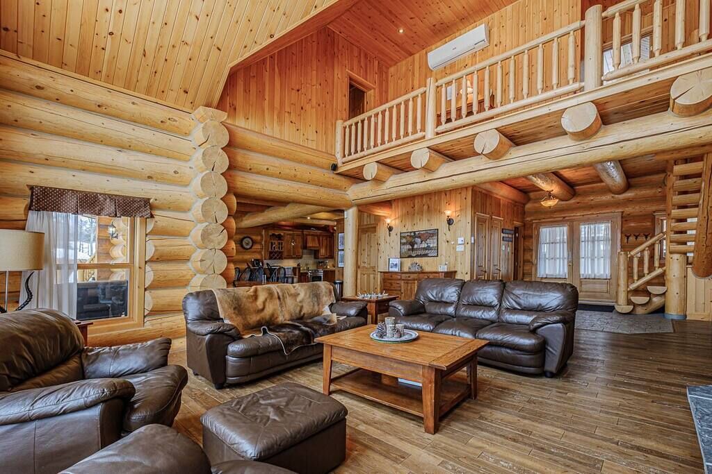 Photo of Livingroom in Fiddler Lake Resort