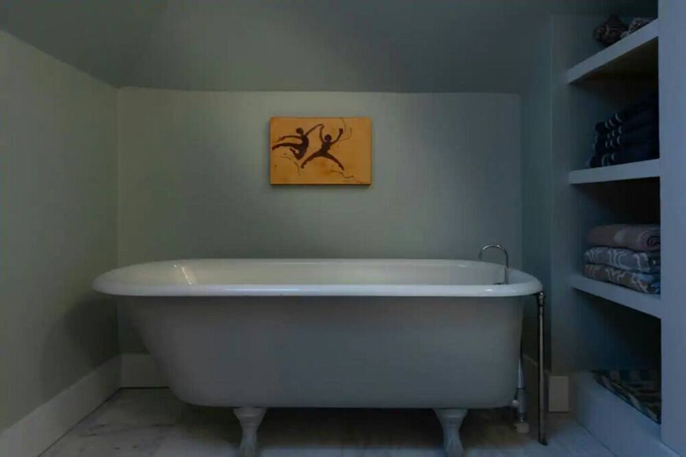 Photo of Bathroom in Parkside