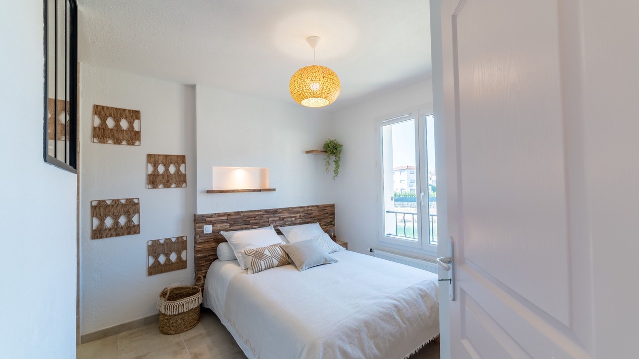 Photo of Others in Gap