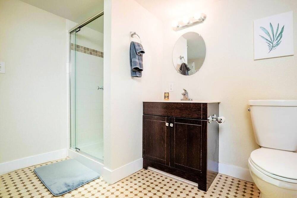 Photo of Bathroom in Cole
