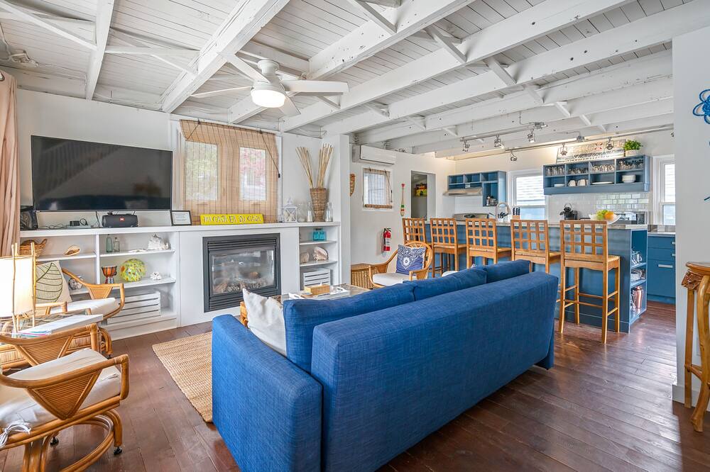 Photo of Livingroom in Crystal Beach