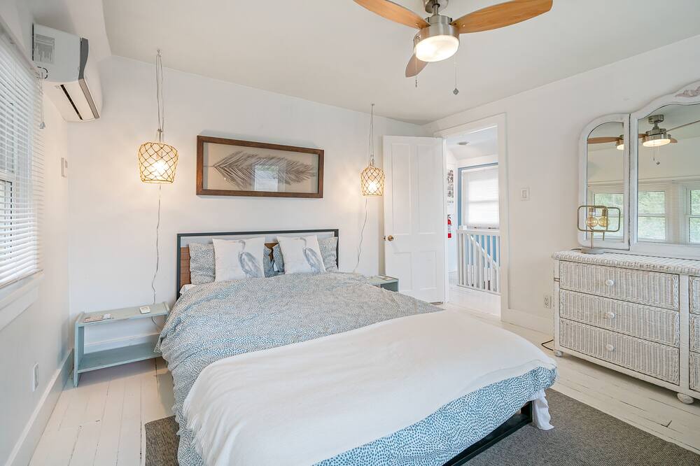 Photo of Bedroom in Crystal Beach