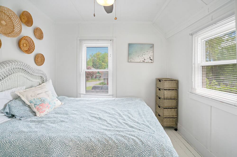 Photo of Bedroom in Crystal Beach