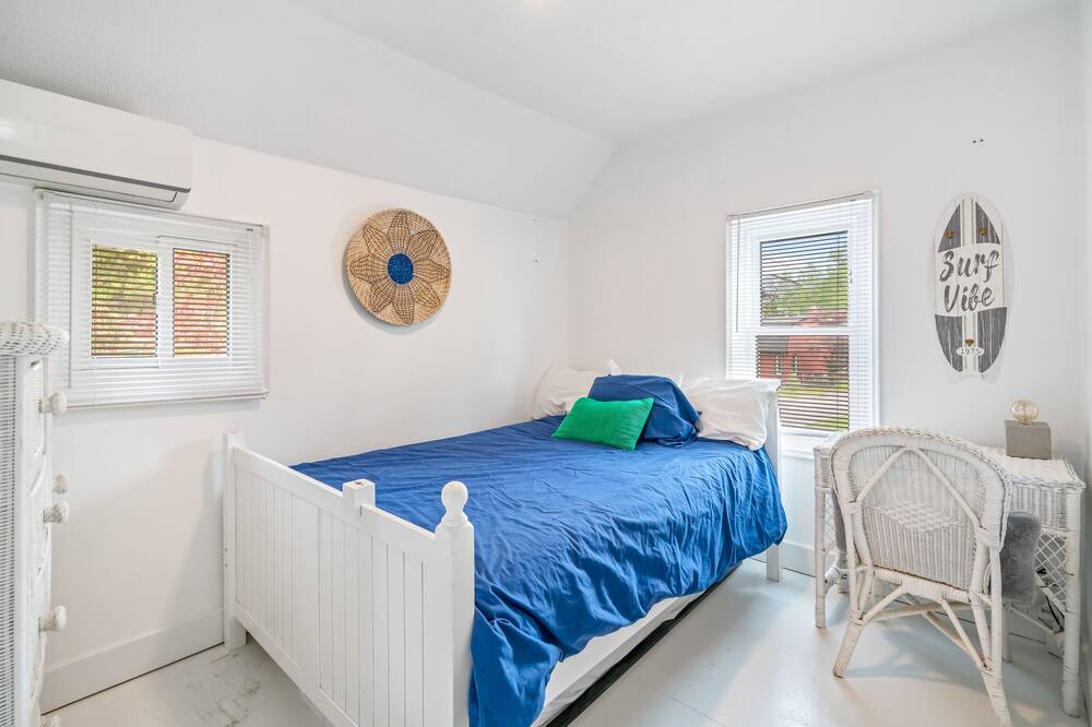 Photo of Bedroom in Crystal Beach
