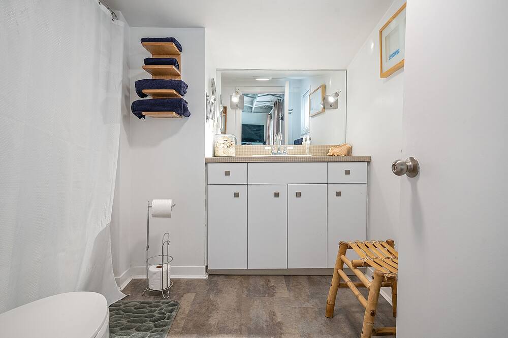 Photo of Bathroom in Crystal Beach