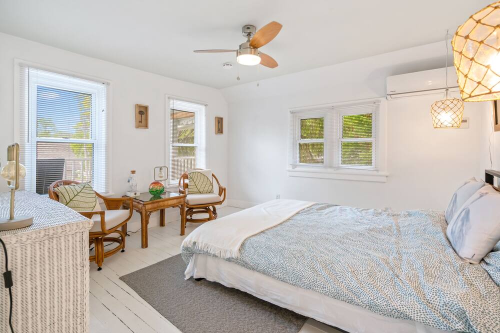 Photo of Bedroom in Crystal Beach