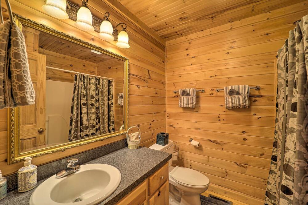 Photo of Bathroom in Purlear
