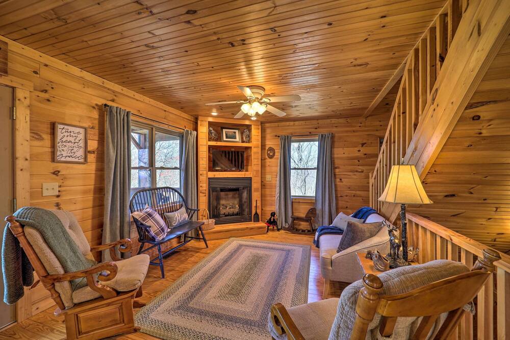 Photo of Livingroom in Purlear
