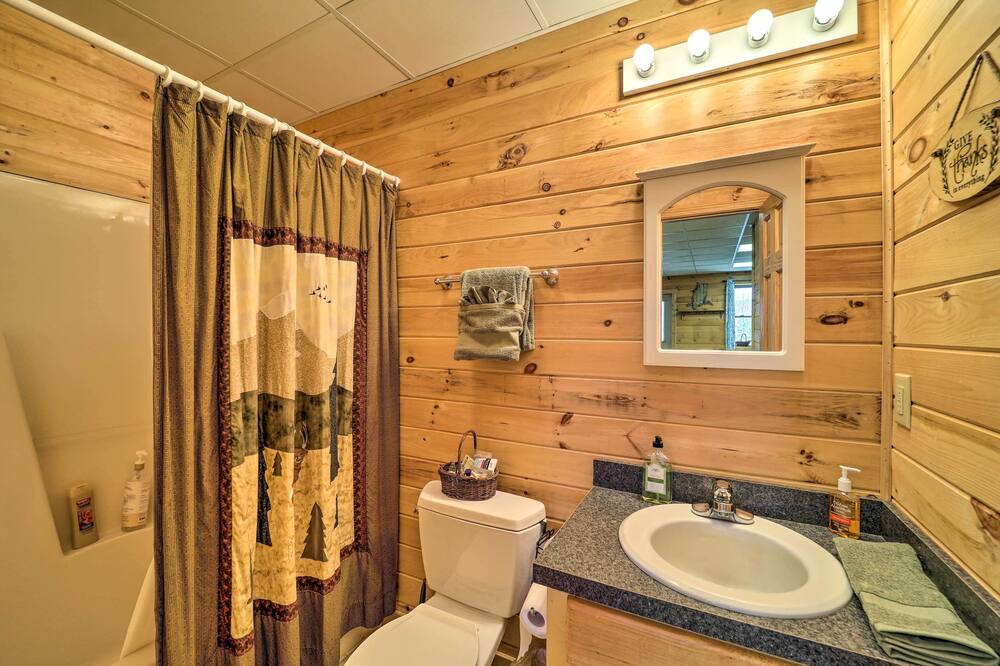 Photo of Bathroom in Purlear