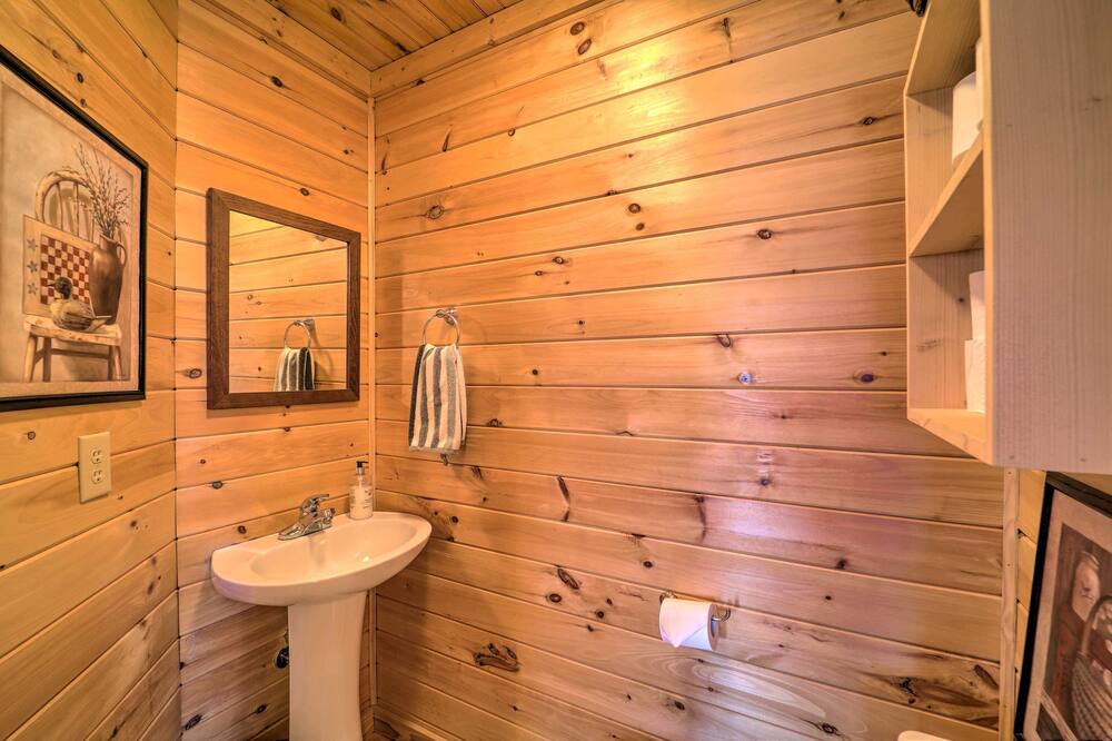 Photo of Bathroom in Purlear